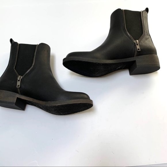 NEW ModCloth Casual Influence Boot in Matte Black - Picture 7 of 14